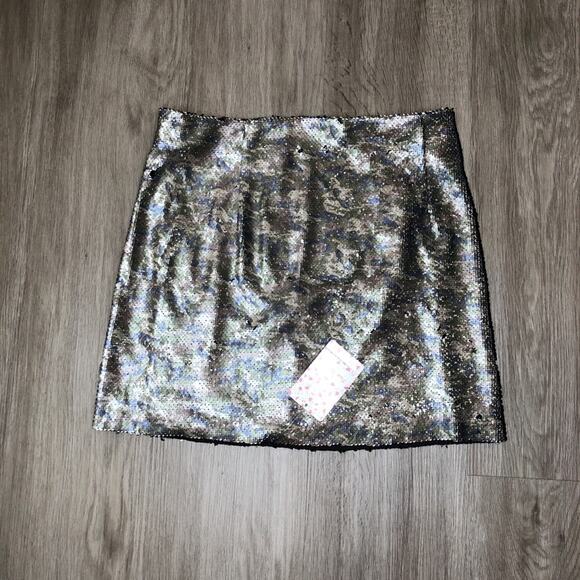 Free People Women's Black/Green Camo Reverse Sequin Stretch Mini Skirt sz 6 - Picture 2 of 8